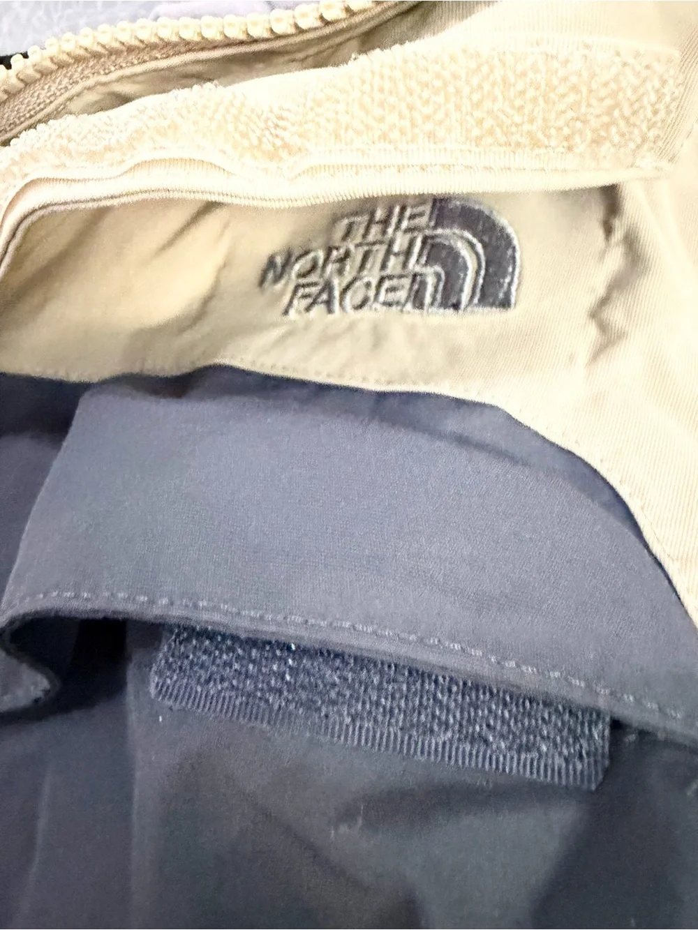 The North Face HyVent Men’s Jacket Khaki with Blue Accents Size M